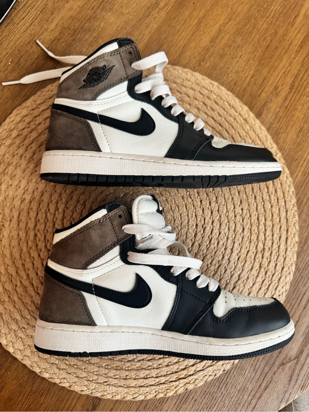 Jordan 1 Retro Dark Mocha - Picture 6 of 11